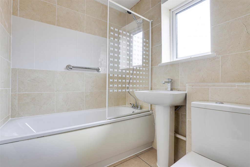 Oak Tree Close, Hucknall, Nottinghamshire, NG15 6SE