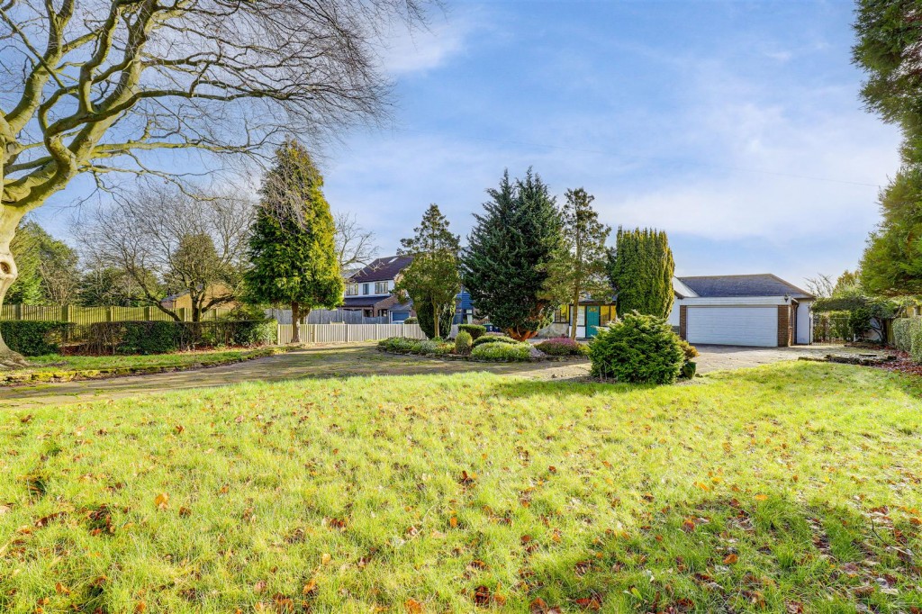 Papplewick Lane, Hucknall, Nottinghamshire, NG15 8EH