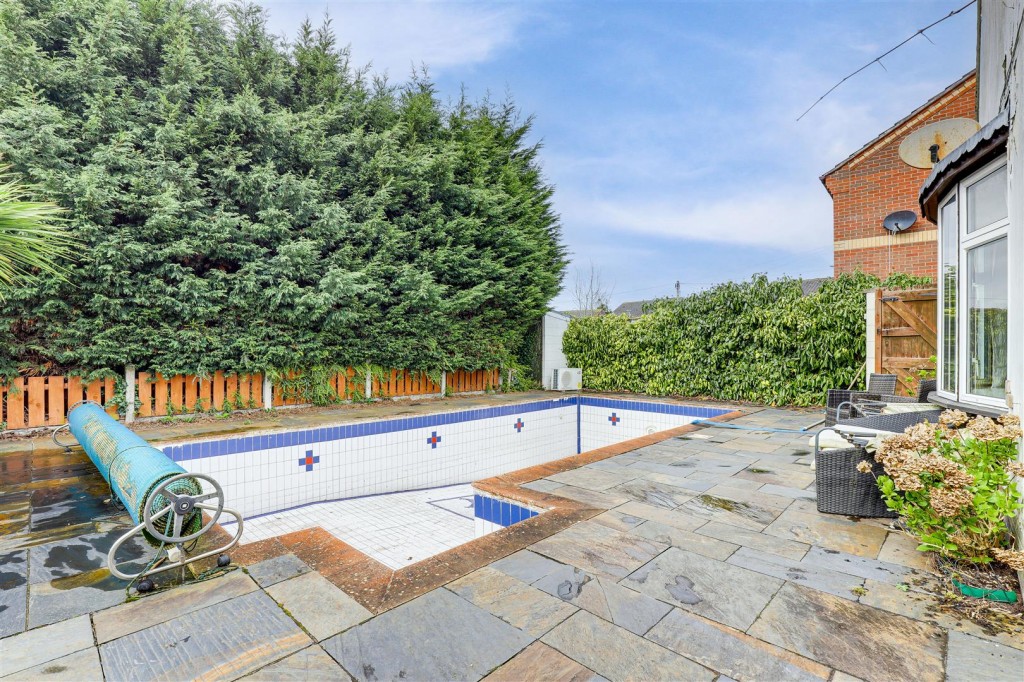 Cavendish Road, Carlton, Nottinghamshire, NG4 3RY
