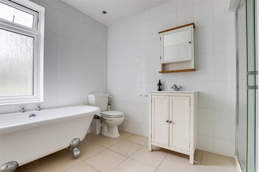 Calverton Road, Arnold, Nottinghamshire, NG5 8FR