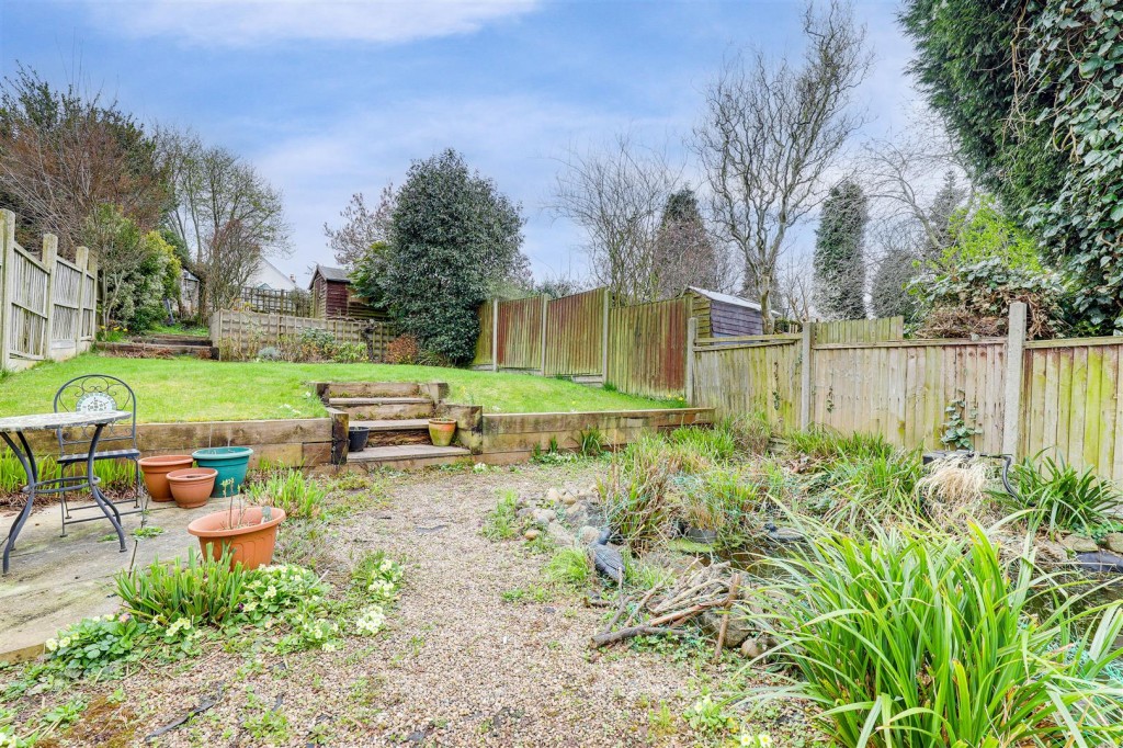 Calverton Road, Arnold, Nottinghamshire, NG5 8FR