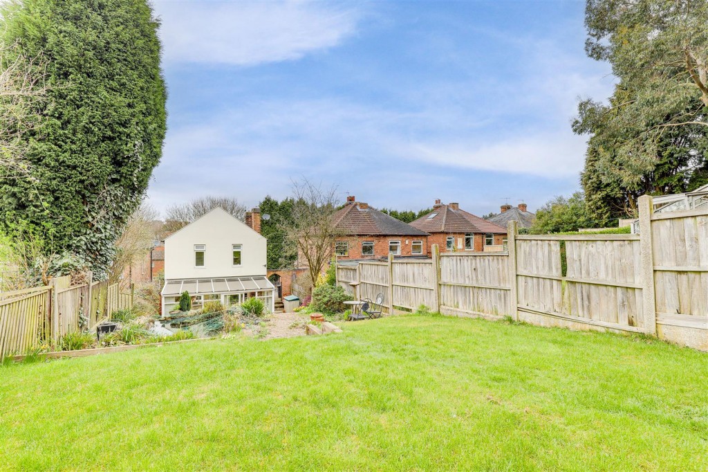 Calverton Road, Arnold, Nottinghamshire, NG5 8FR