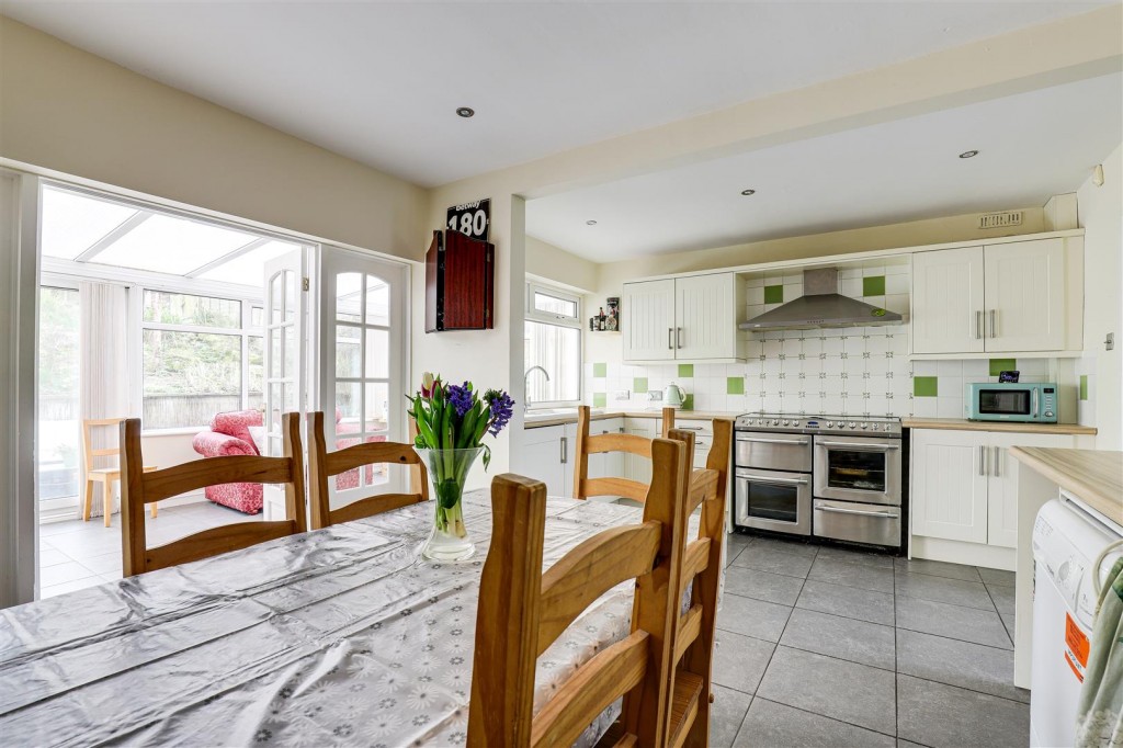 Calverton Road, Arnold, Nottinghamshire, NG5 8FR
