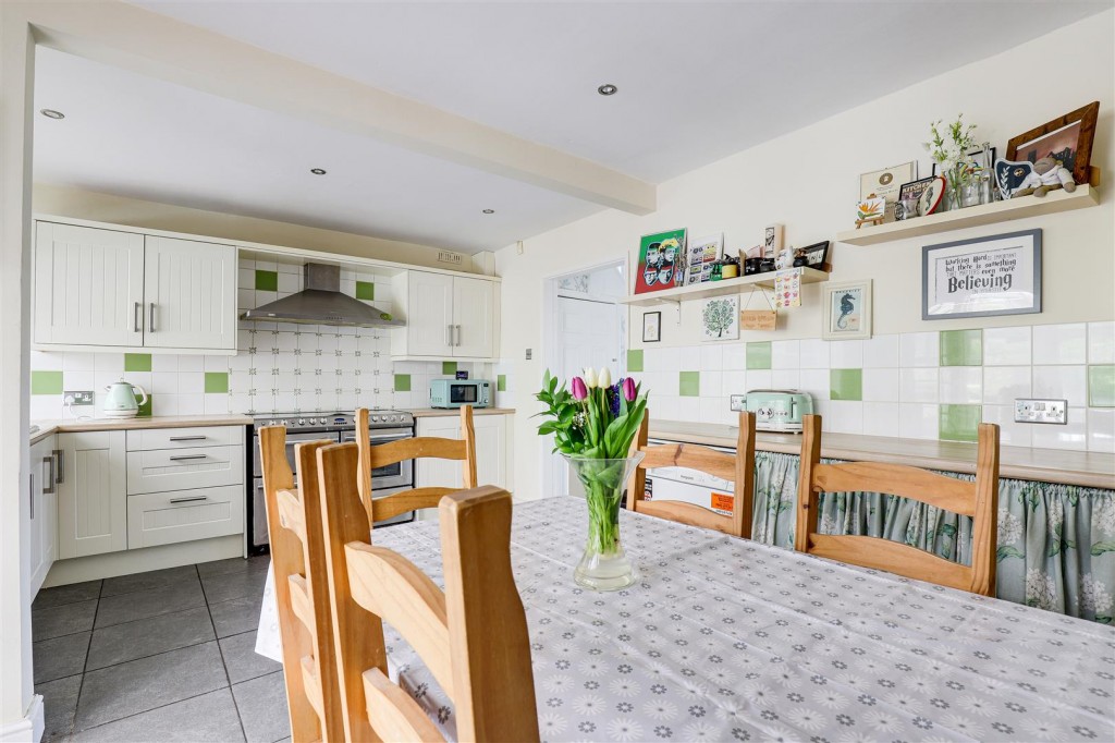 Calverton Road, Arnold, Nottinghamshire, NG5 8FR