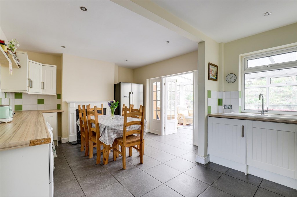 Calverton Road, Arnold, Nottinghamshire, NG5 8FR