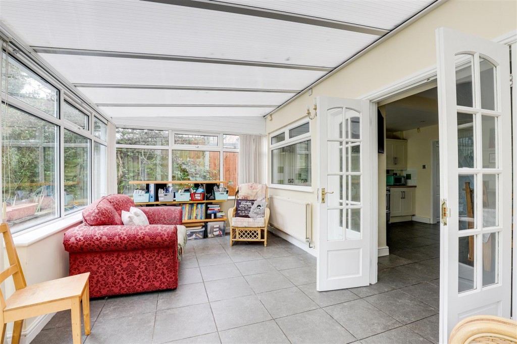 Calverton Road, Arnold, Nottinghamshire, NG5 8FR