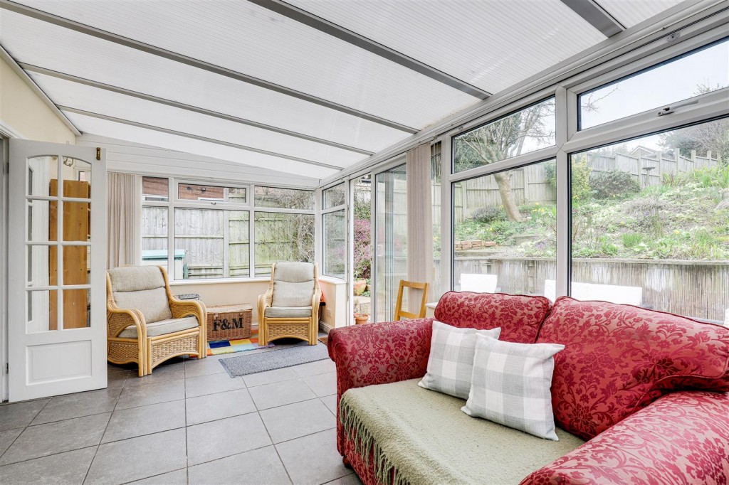 Calverton Road, Arnold, Nottinghamshire, NG5 8FR