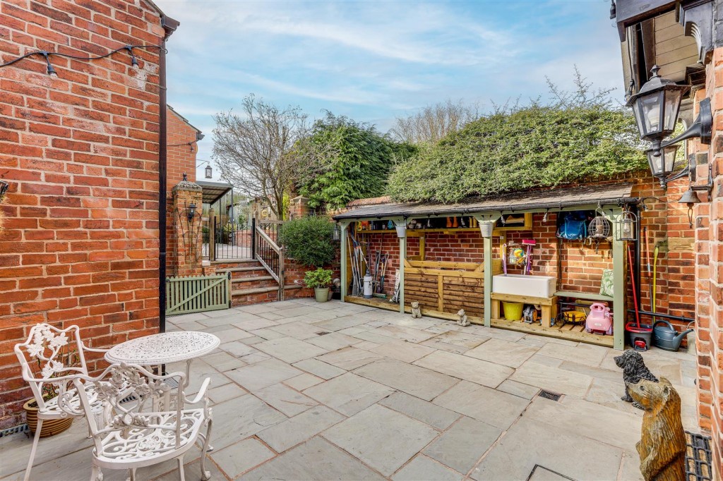 Nottingham Road, Ilkeston, Derbyshire, DE7 5AL