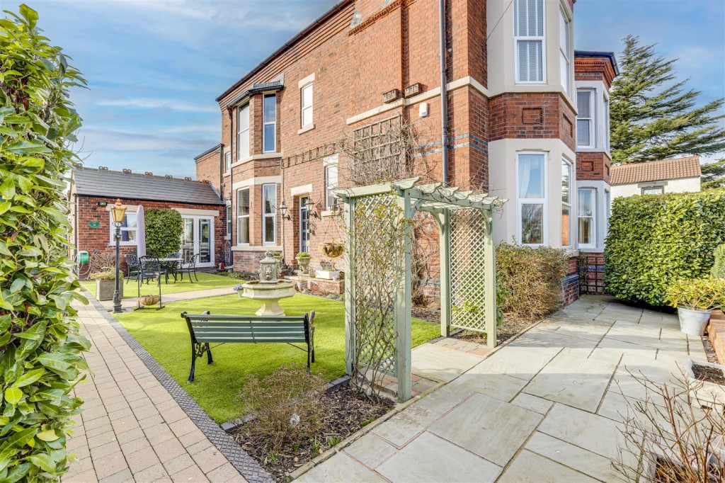 Nottingham Road, Ilkeston, Derbyshire, DE7 5AL