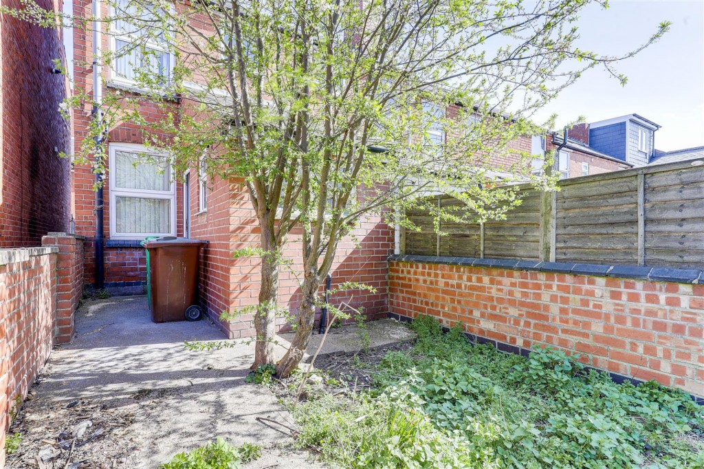 Bradgate Road, Forest Fields, Nottinghamshire, NG7 6HJ