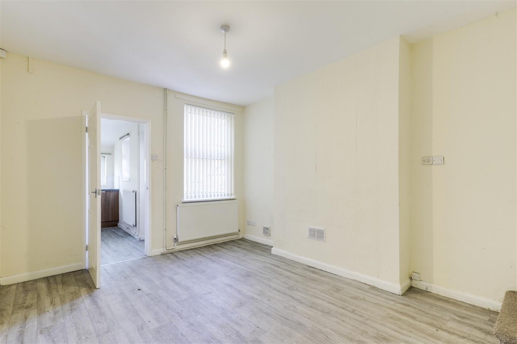 Bradgate Road, Forest Fields, Nottinghamshire, NG7 6HJ