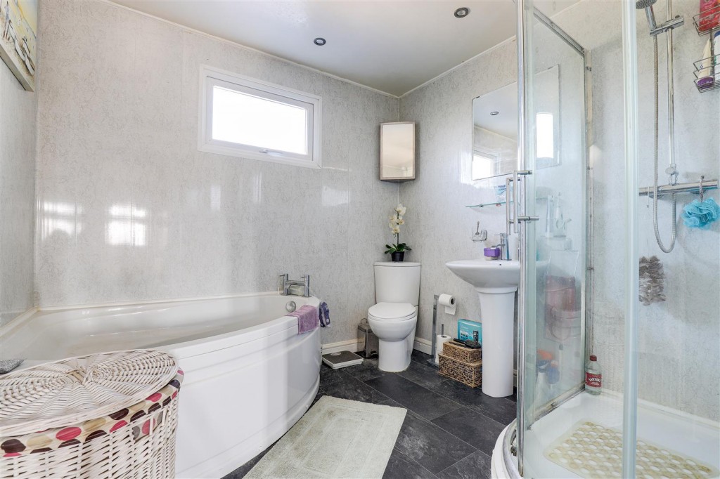 Fremount Drive, Beechdale, Nottinghamshire, NG8 3GL