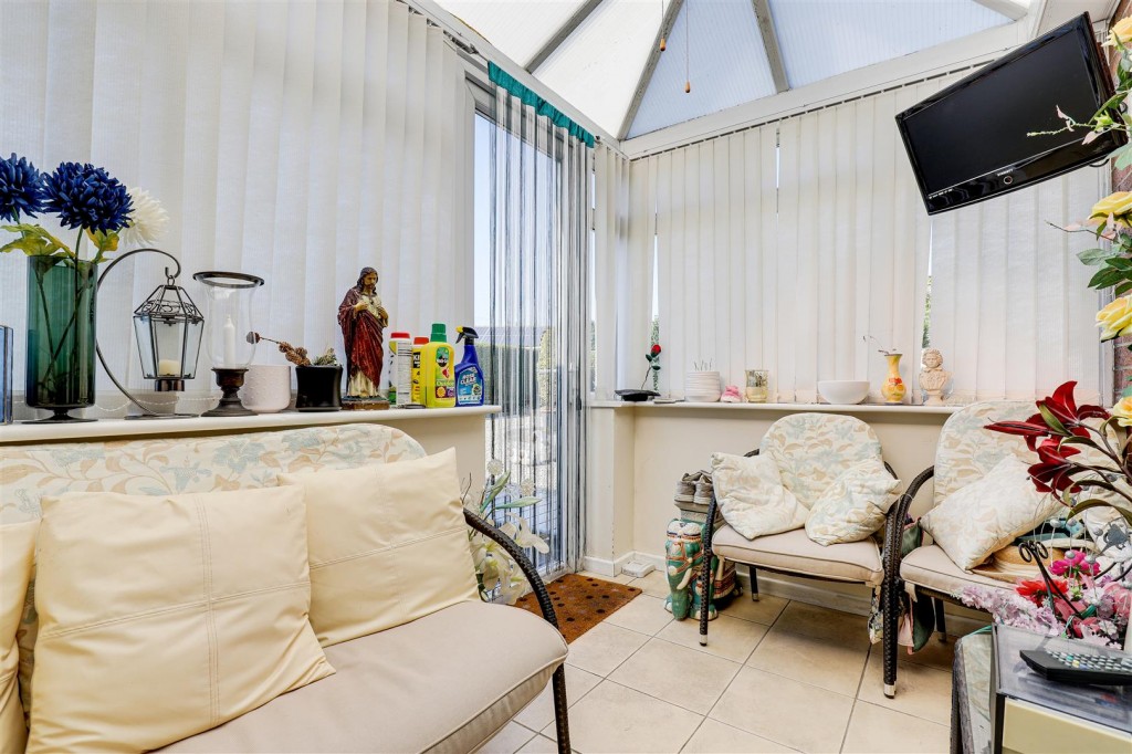 Fremount Drive, Beechdale, Nottinghamshire, NG8 3GL