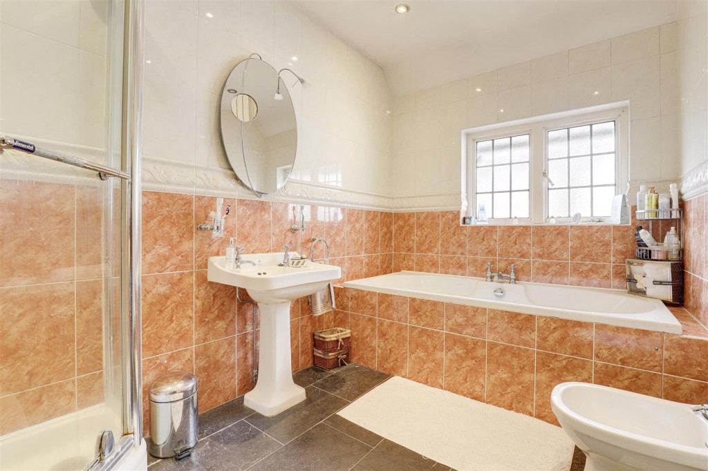 Thorncliffe Road, Mapperley Park, Nottinghamshire, NG3 5BQ