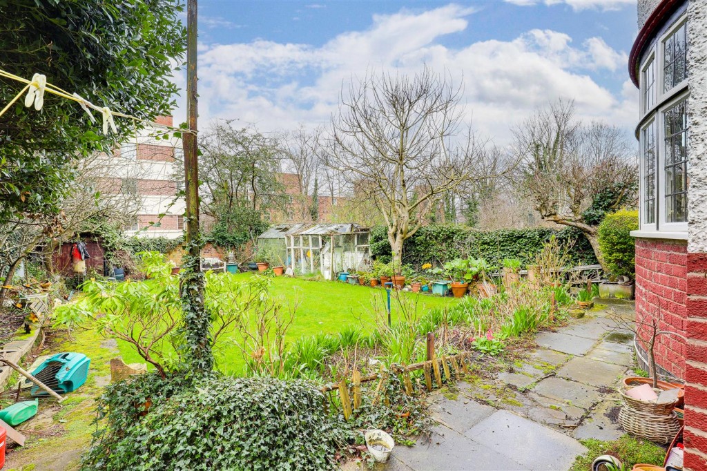 Thorncliffe Road, Mapperley Park, Nottinghamshire, NG3 5BQ