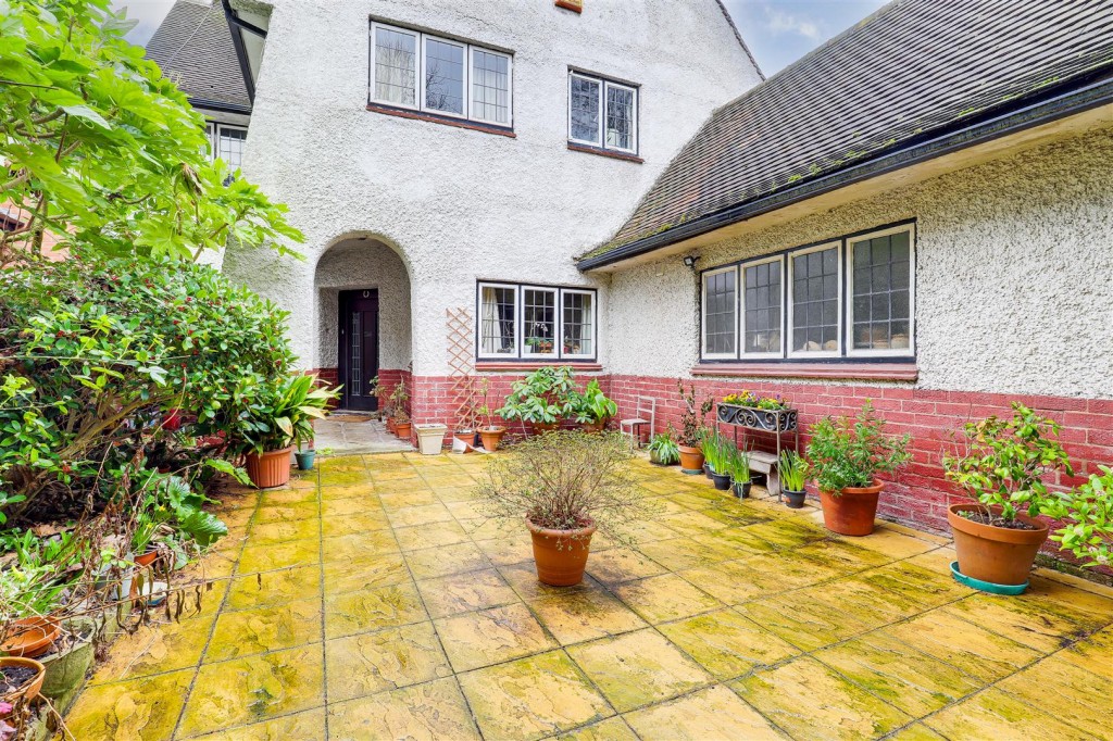 Thorncliffe Road, Mapperley Park, Nottinghamshire, NG3 5BQ