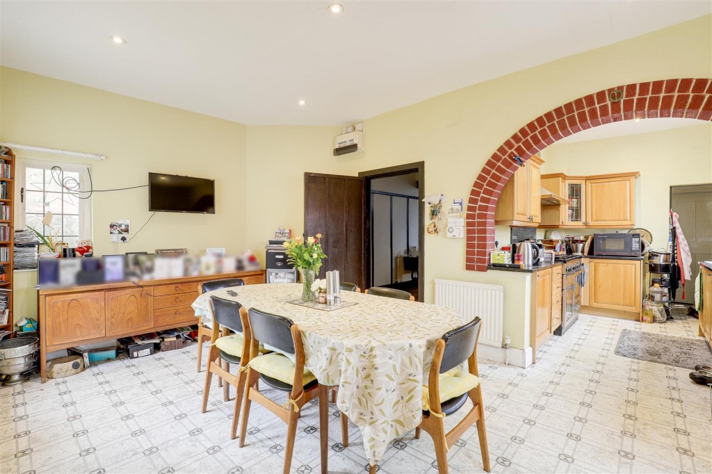 Thorncliffe Road, Mapperley Park, Nottinghamshire, NG3 5BQ
