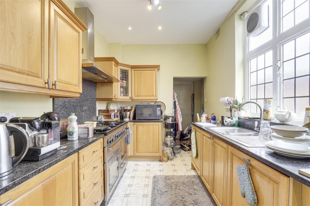 Thorncliffe Road, Mapperley Park, Nottinghamshire, NG3 5BQ