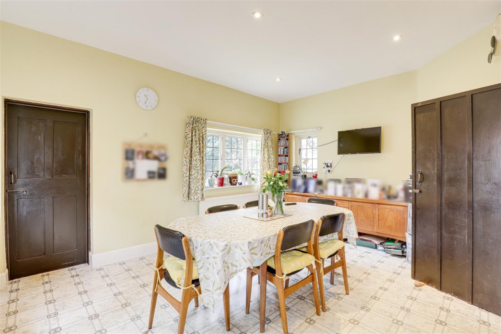 Thorncliffe Road, Mapperley Park, Nottinghamshire, NG3 5BQ