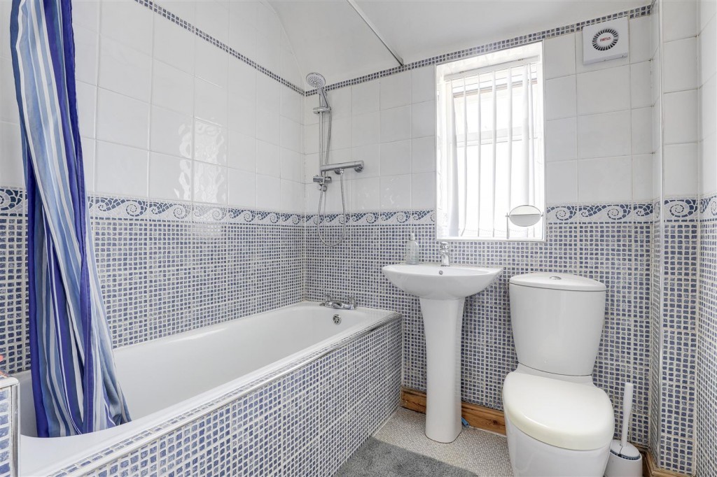Naseby Close, Heathfield, Nottinghamshire, NG5 1NU