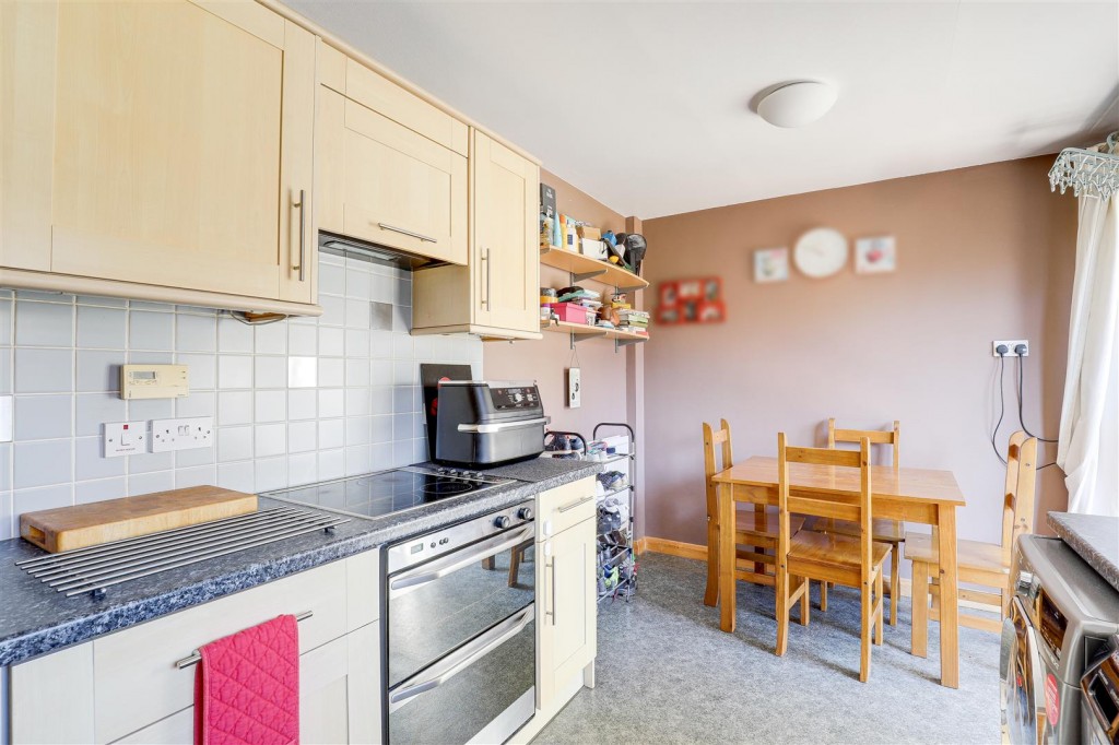 Naseby Close, Heathfield, Nottinghamshire, NG5 1NU