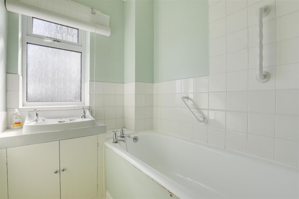 Maythorne Walk, Arnold, Nottinghamshire, NG5 5RG