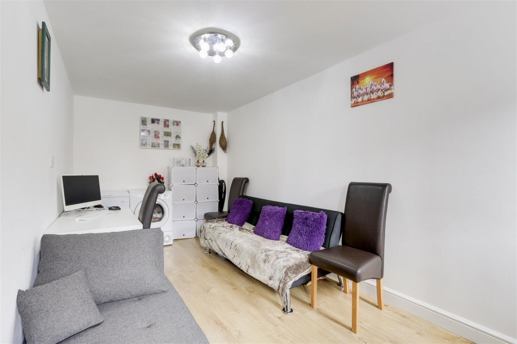 Dexters Grove, Hucknall, Nottinghamshire, NG15 6UW