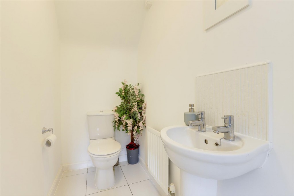 Dexters Grove, Hucknall, Nottinghamshire, NG15 6UW