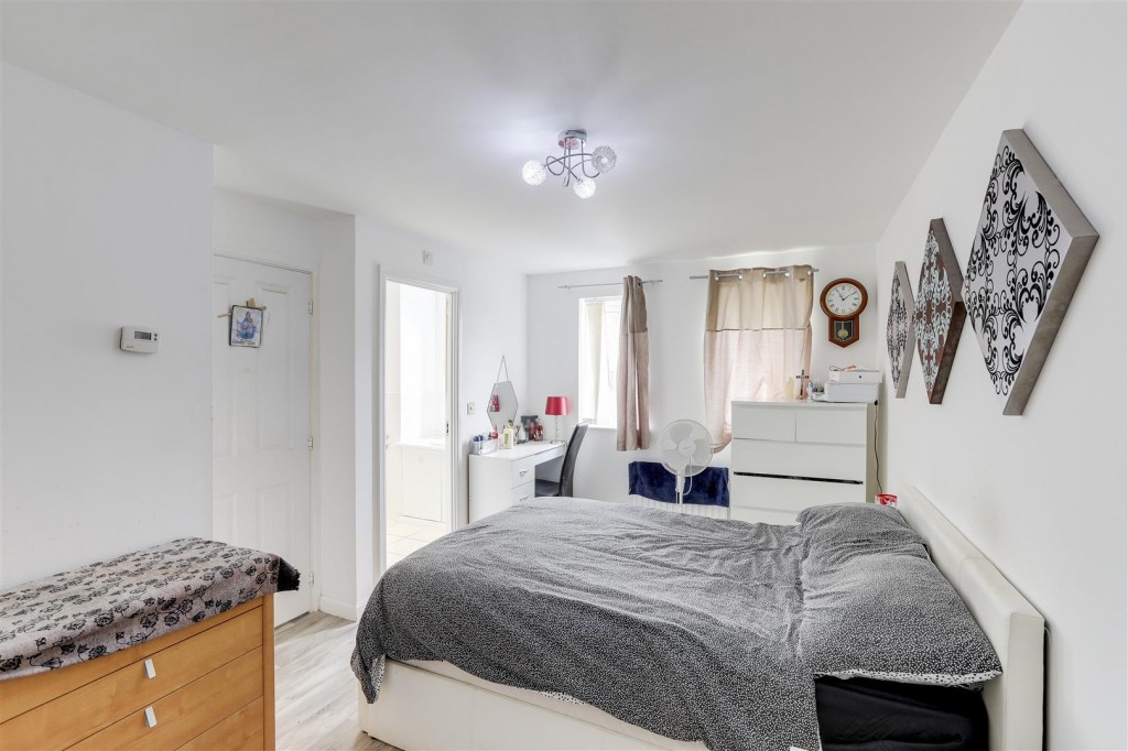 Dexters Grove, Hucknall, Nottinghamshire, NG15 6UW