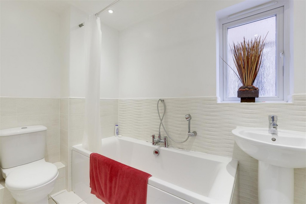 Dexters Grove, Hucknall, Nottinghamshire, NG15 6UW