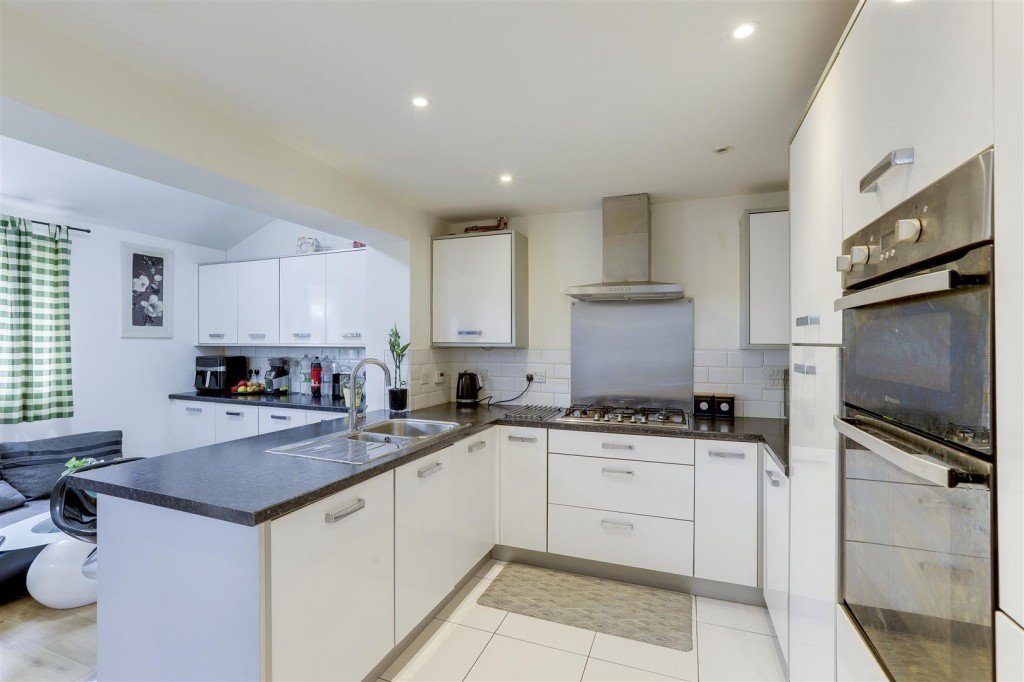 Dexters Grove, Hucknall, Nottinghamshire, NG15 6UW