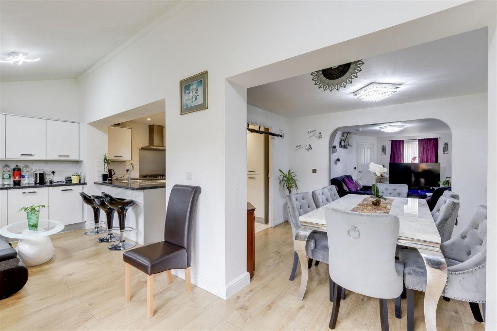 Dexters Grove, Hucknall, Nottinghamshire, NG15 6UW