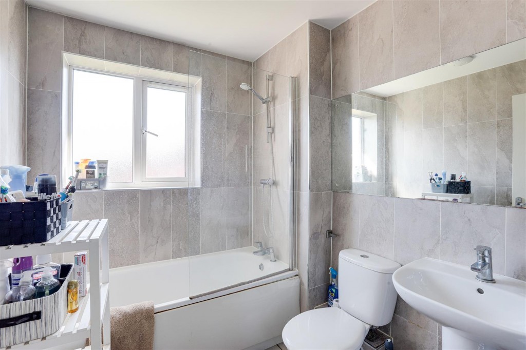 Summer Drive, West Bridgford, Nottinghamshire, NG2 7YJ