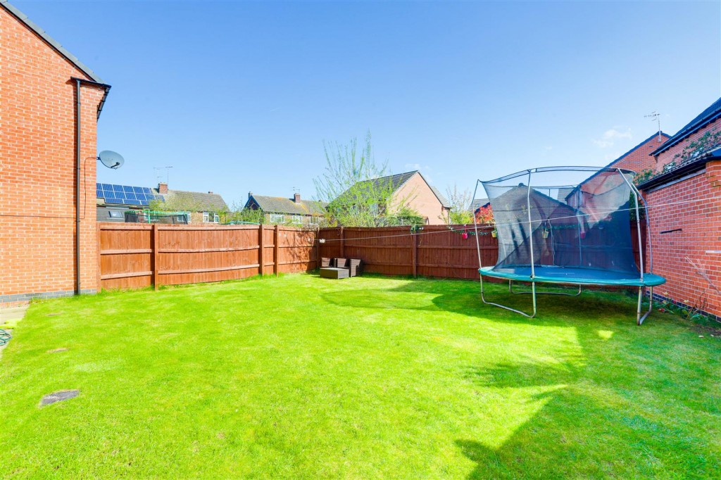 Summer Drive, West Bridgford, Nottinghamshire, NG2 7YJ