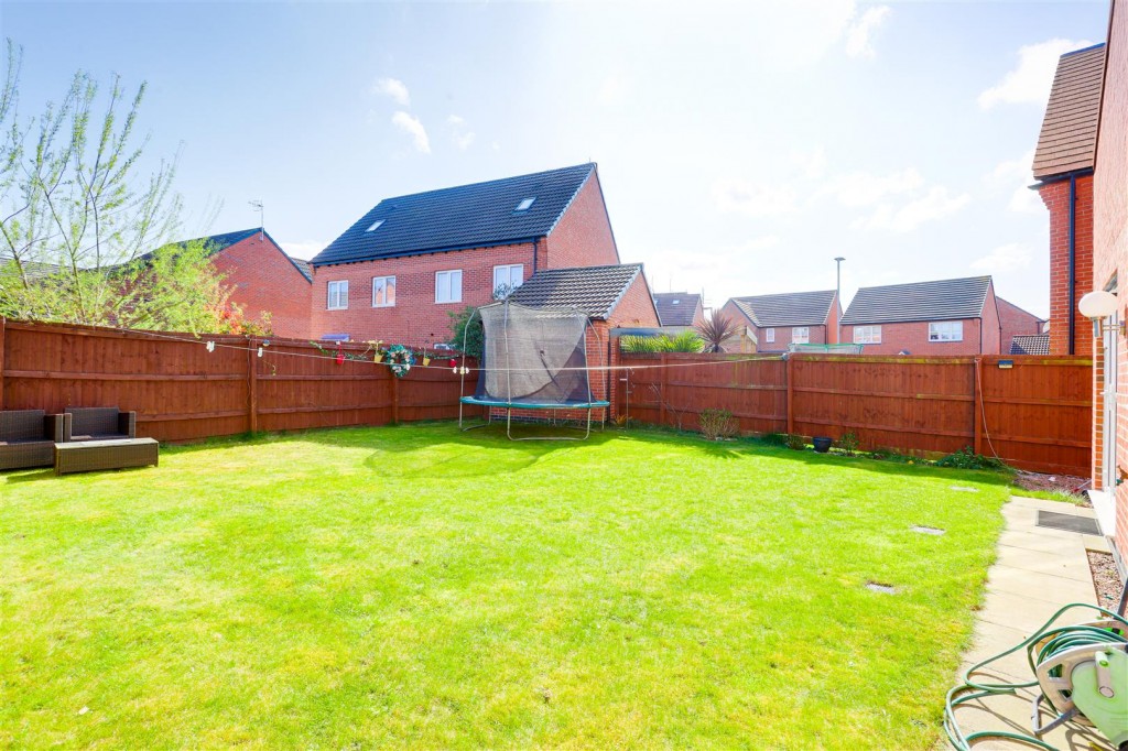 Summer Drive, West Bridgford, Nottinghamshire, NG2 7YJ
