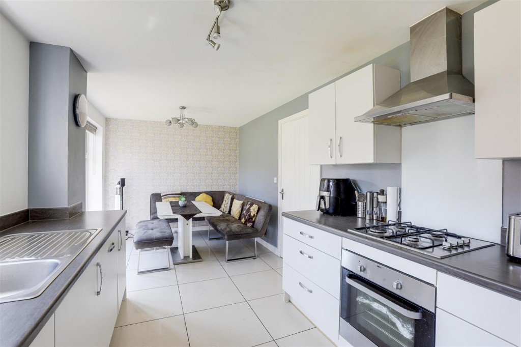 Summer Drive, West Bridgford, Nottinghamshire, NG2 7YJ
