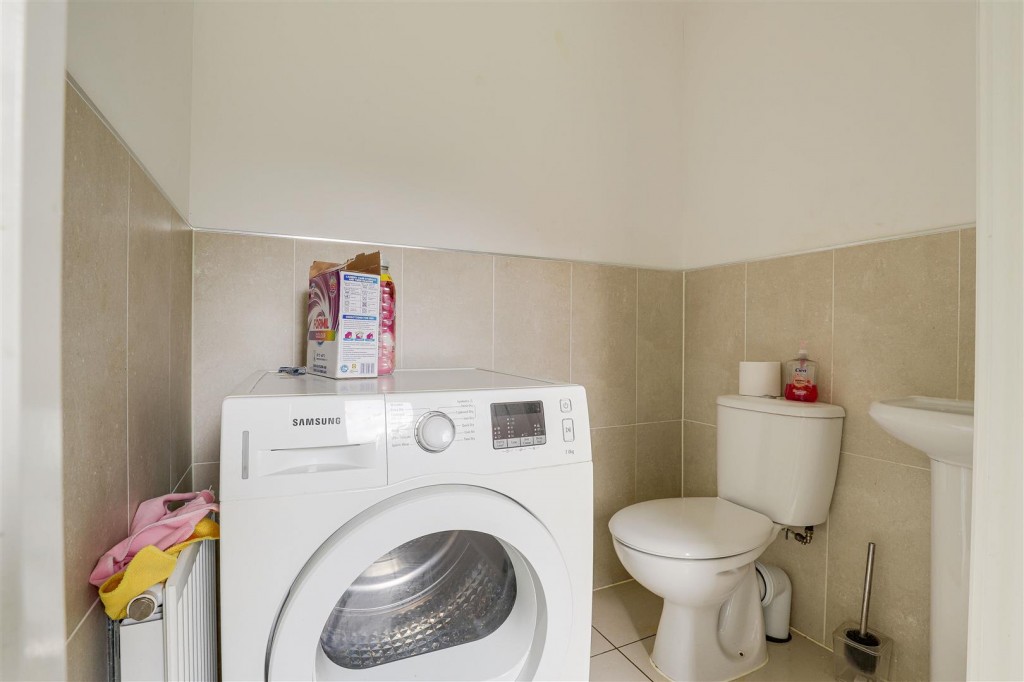 Summer Drive, West Bridgford, Nottinghamshire, NG2 7YJ