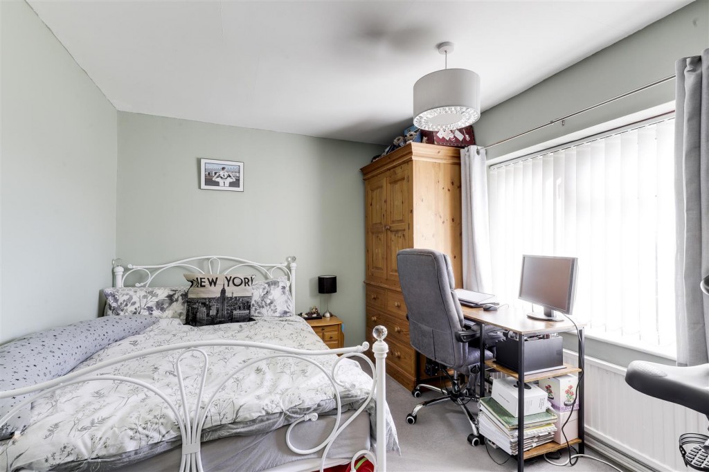 Redland Grove, Carlton, Nottinghamshire, NG4 3EU