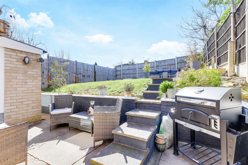 Redland Grove, Carlton, Nottinghamshire, NG4 3EU