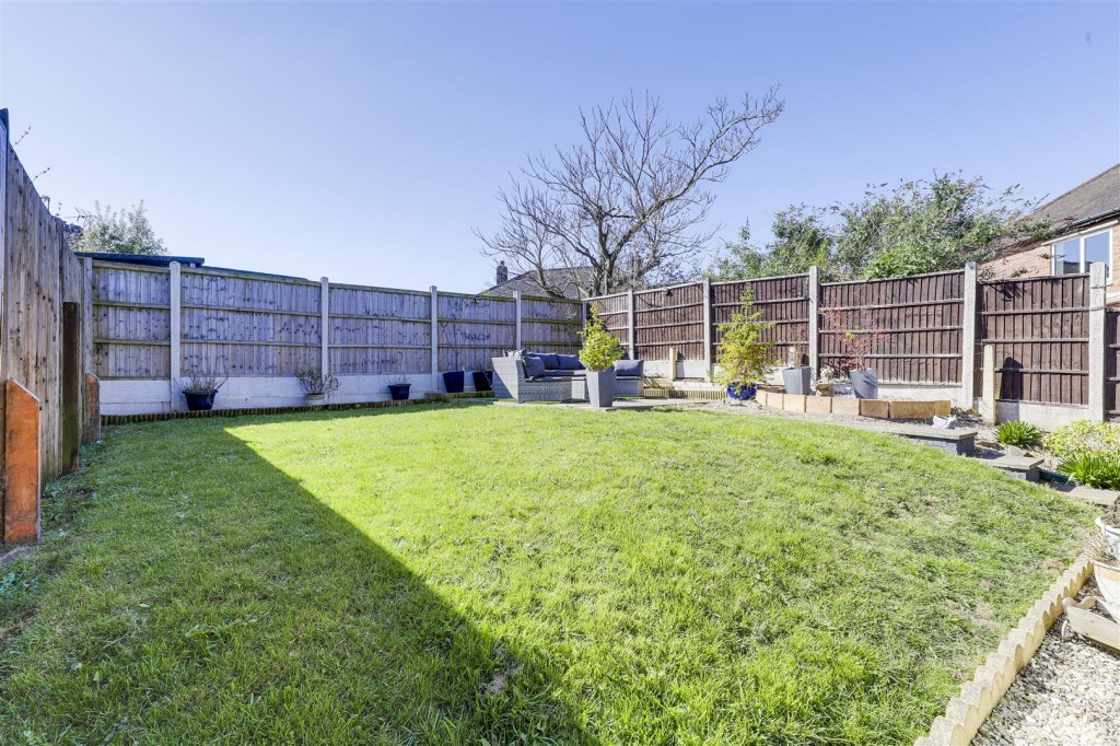 Redland Grove, Carlton, Nottinghamshire, NG4 3EU