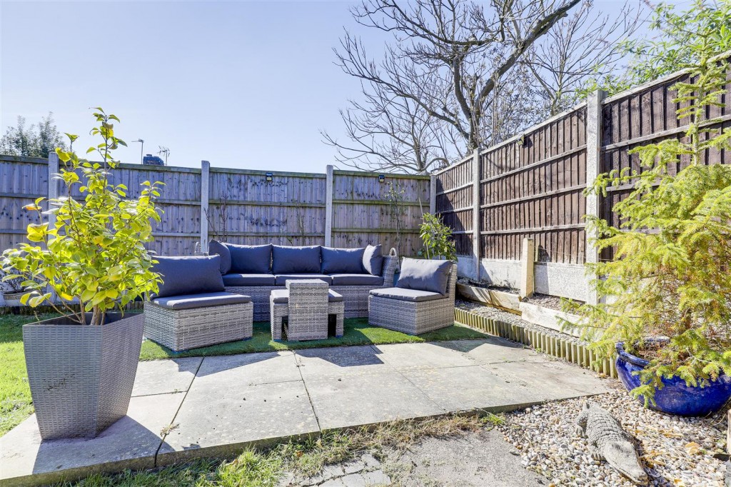 Redland Grove, Carlton, Nottinghamshire, NG4 3EU