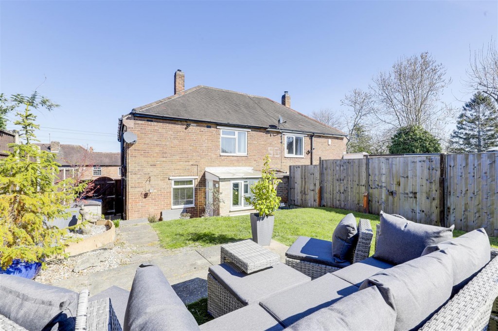 Redland Grove, Carlton, Nottinghamshire, NG4 3EU