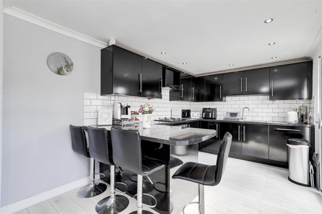 Redland Grove, Carlton, Nottinghamshire, NG4 3EU