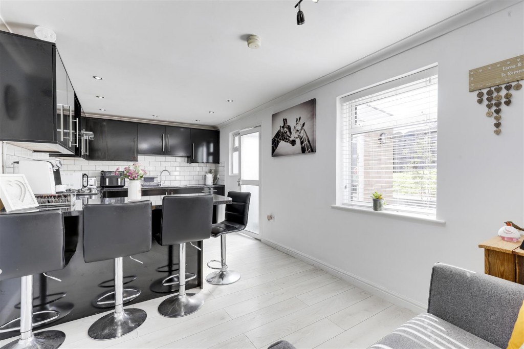 Redland Grove, Carlton, Nottinghamshire, NG4 3EU