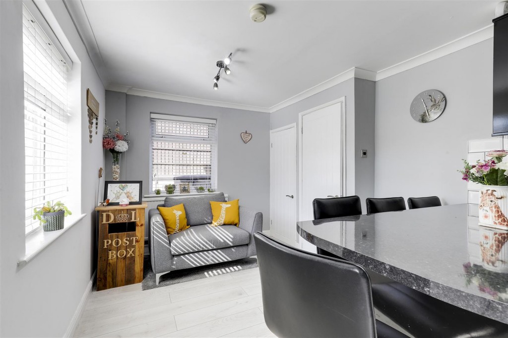 Redland Grove, Carlton, Nottinghamshire, NG4 3EU