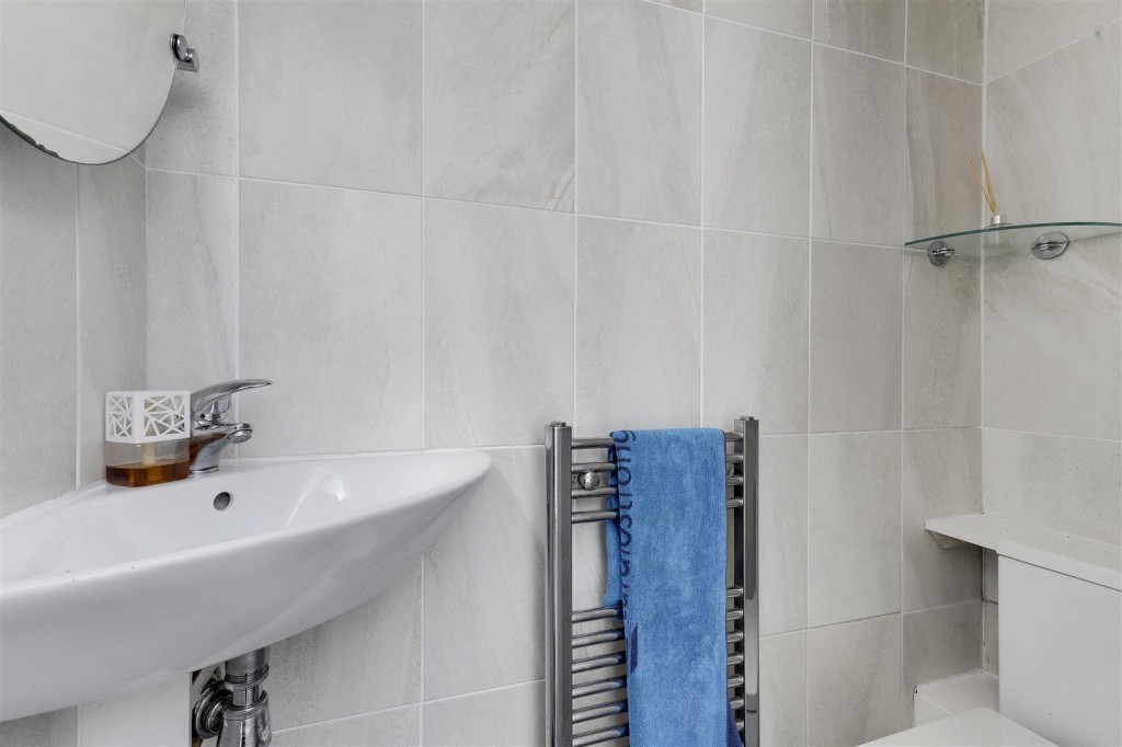 Redland Grove, Carlton, Nottinghamshire, NG4 3EU