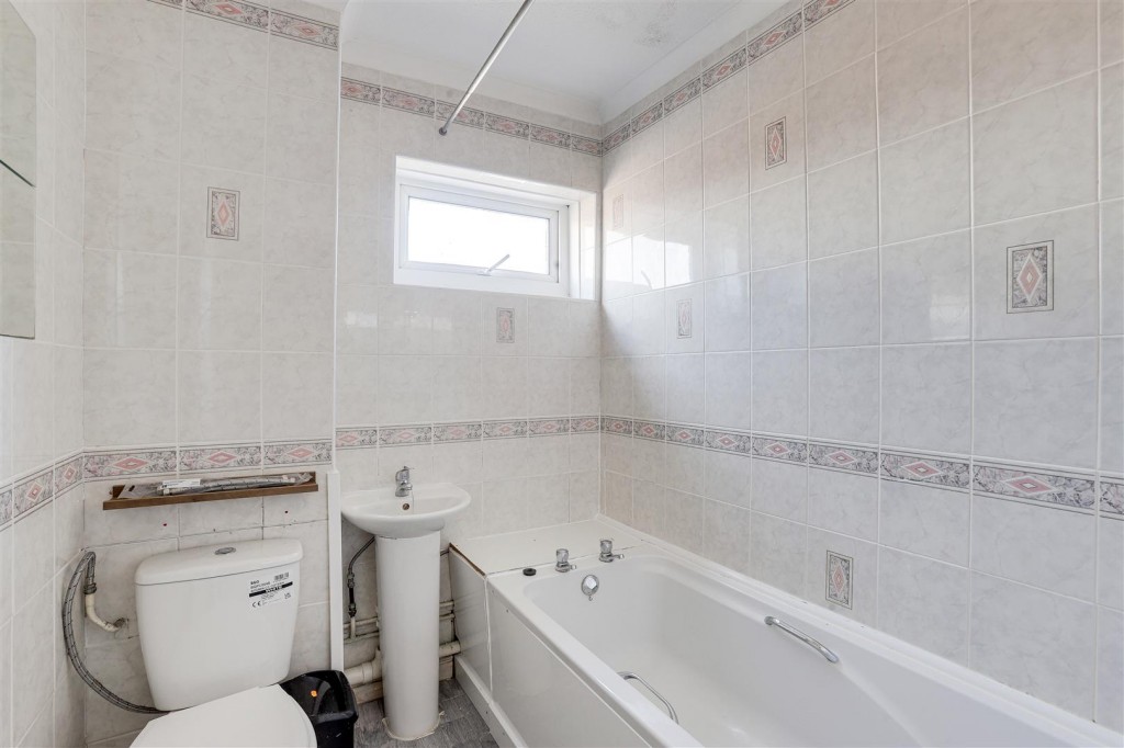 Wharfedale, Wollaton, Nottinghamshire, NG8 2TS
