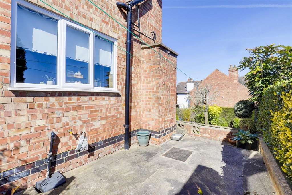 Moore Road, Mapperley, Nottinghamshire, NG3 6EF