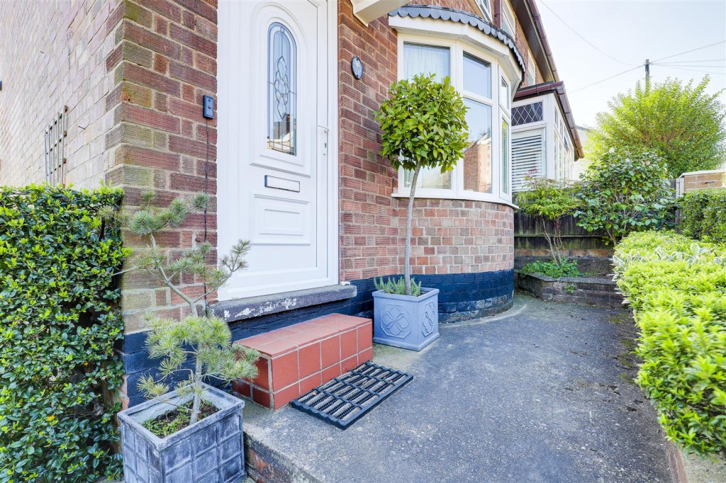 Moore Road, Mapperley, Nottinghamshire, NG3 6EF