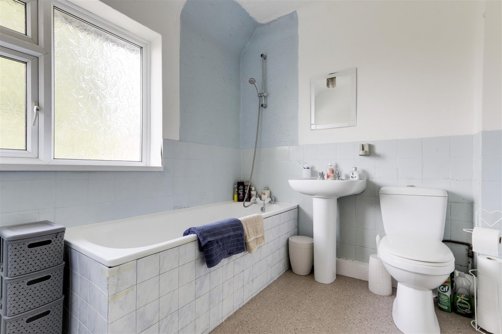 Gainsford Crescent, Bestwood, Nottinghamshire, NG5 5FJ